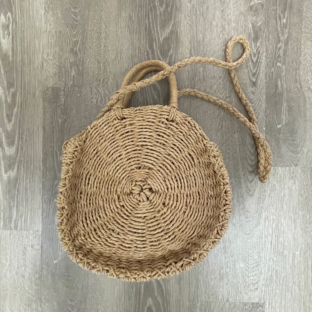 Woven Round Straw Shoulder Bag in Natural Tan